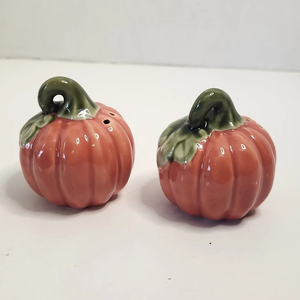 Ceramic Pumpkin Salt and Pepper Shakers Set Fall Autumn Thanksgiving Table Decor